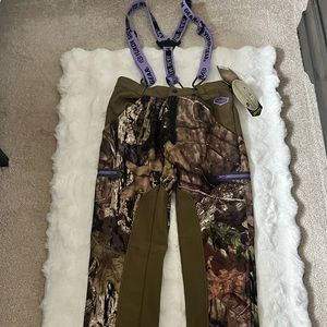 Women’s mossy oak camo pants